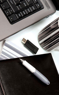 Alternative view of USB FlashDrive 32GB Verbatim PinStripe (Black) 49064
